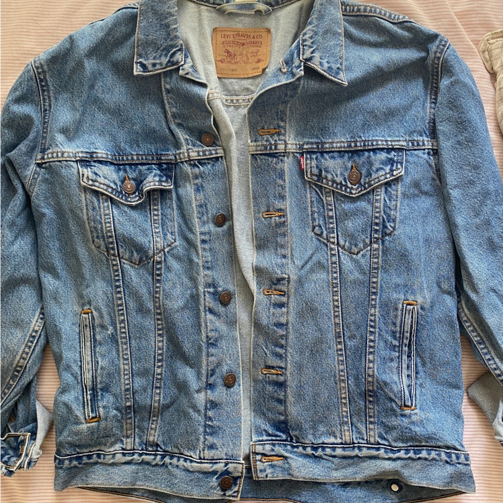 Vintage oversized Levi’s denim jacket